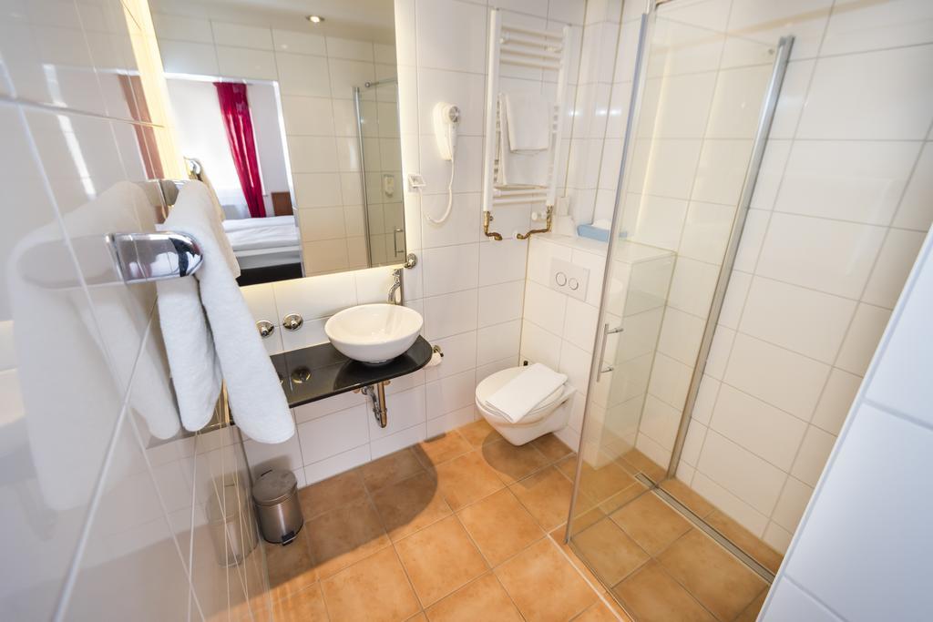 Hotel Am Friedensplatz Stuttgart Ngoại thất bức ảnh