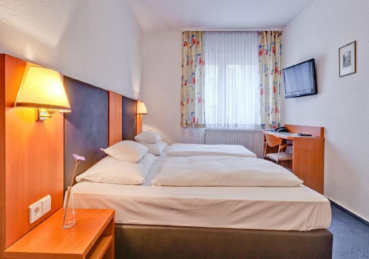 Hotel Am Friedensplatz Stuttgart Ngoại thất bức ảnh